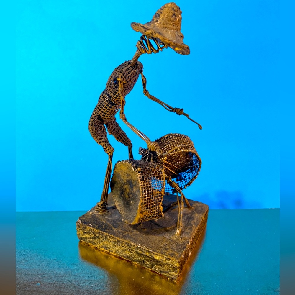 MID CENTURY MODERNIST ART WIRE SCUPTURE DRUMMER FIGURE 5.25”